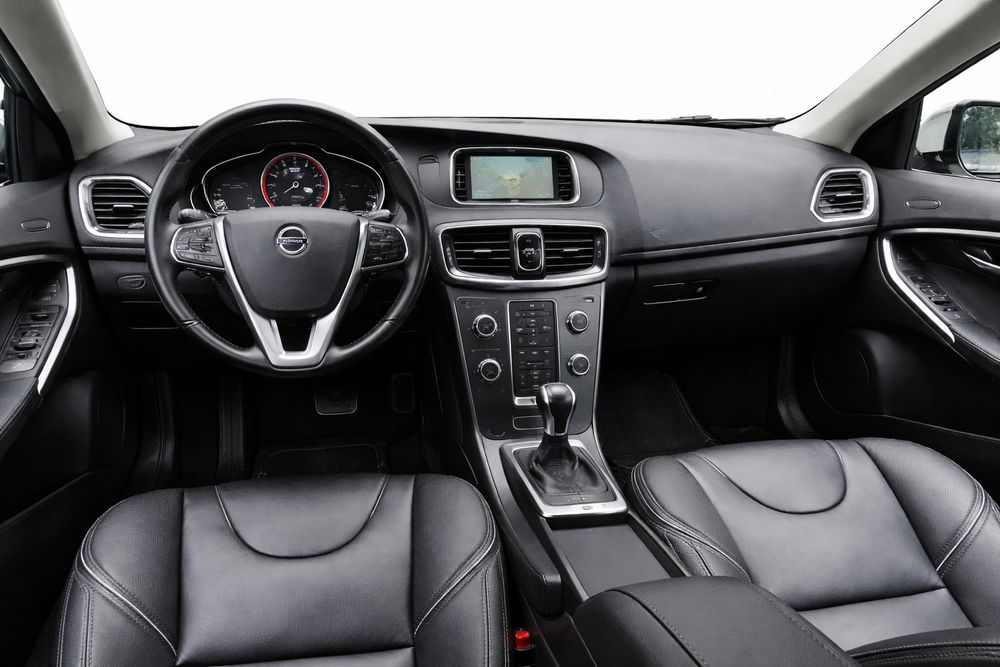 Volvo V40 1.6D R-Design — photo 4