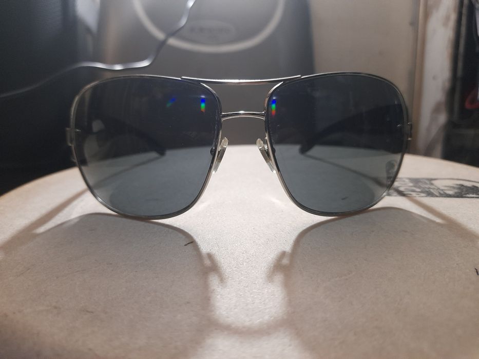 Oculos versagie modelo utilizado num video de musica