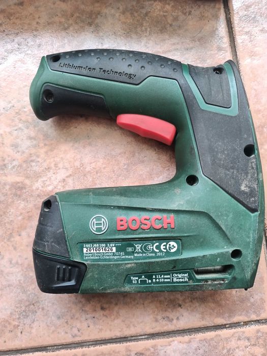 Степлер аккумуляторный Bosch.