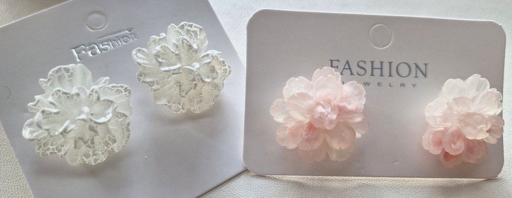 Сережки у вигляді квітів. Кольорові сережки-квіти. Весільні аксесуари