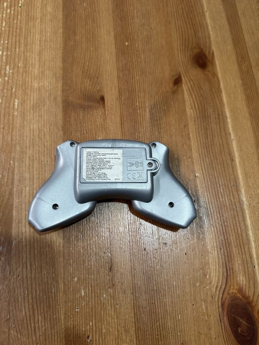 Robot eletrónico com comando