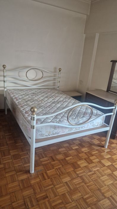 Cama de casal em ferro