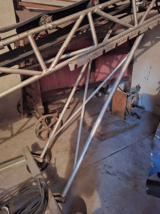 taśma, podajnik taśmowy z silnikiem elektrycznym, łamany dokładki