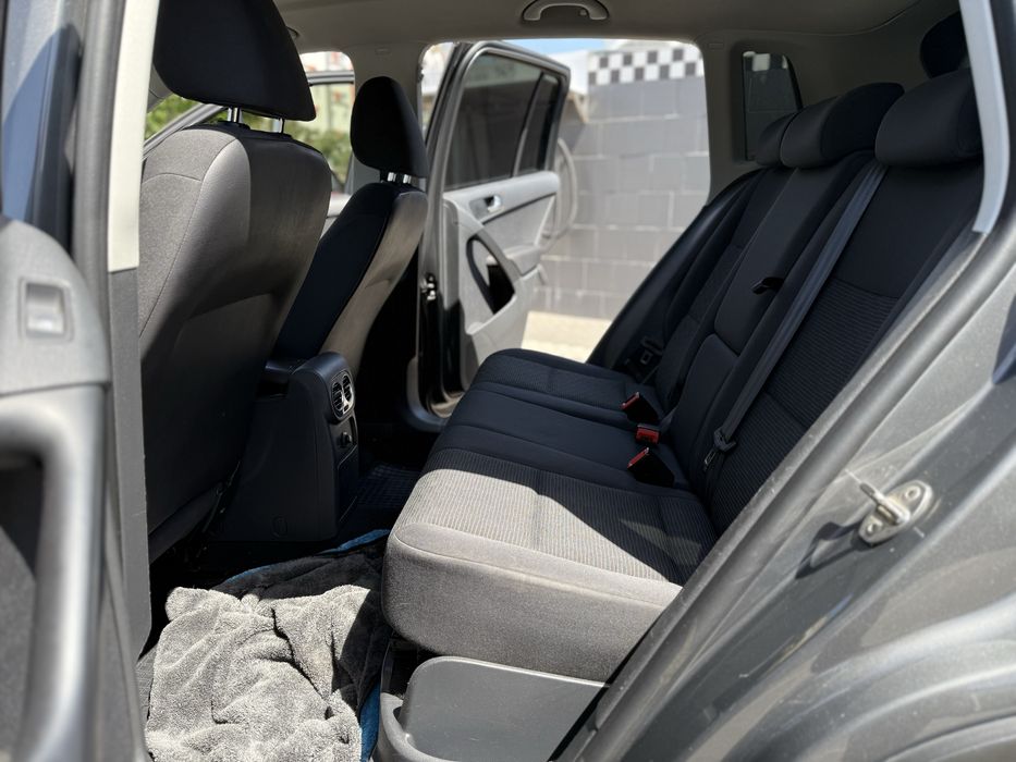 VW Tiguan рестовий (не фарбований)