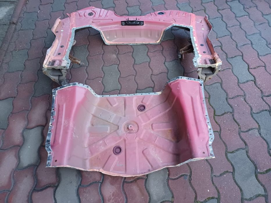 Toyota Aygo  II 2 2014- podłoga bagażnika podłużnica prawa lewa