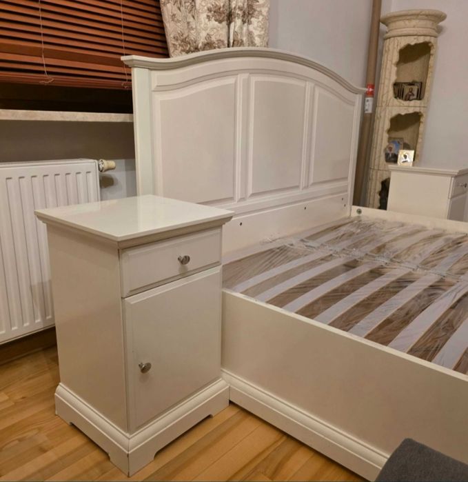 Sprzedam łóżko i dwie szafki nocne