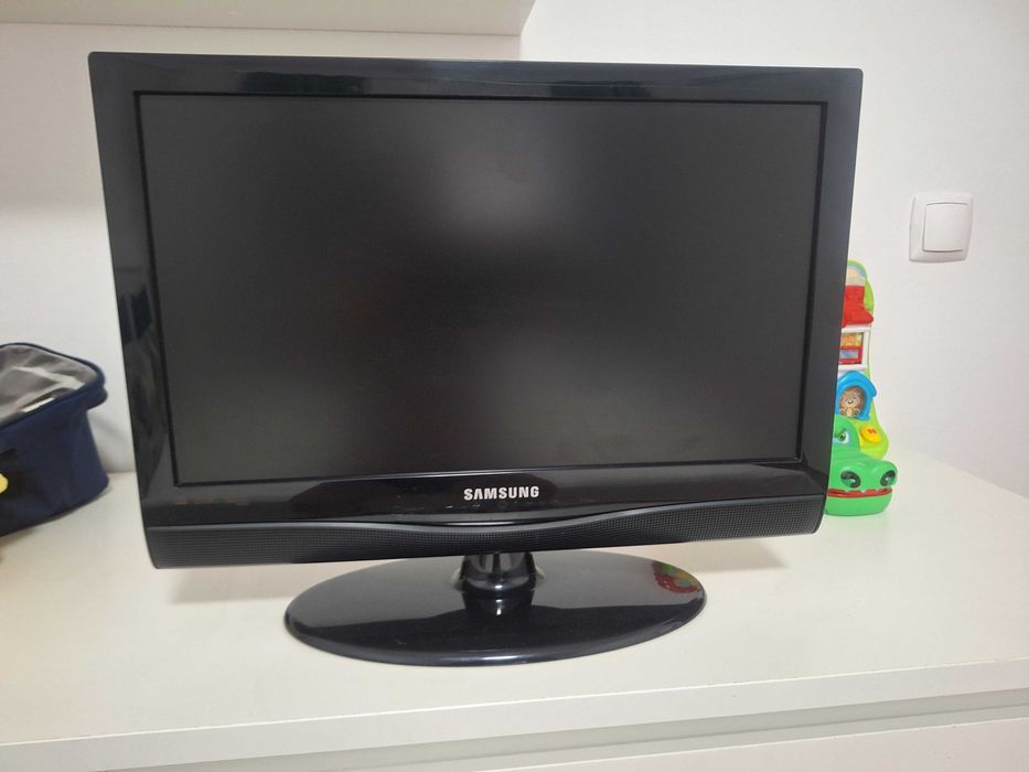 Televisão Samsung a funcionar perfeitamente. 19 polegadas