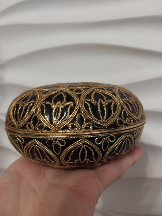 Бронзовая шкатулка