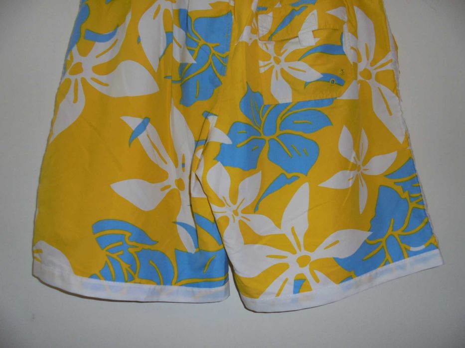 Bermudas de homem com cores alegres