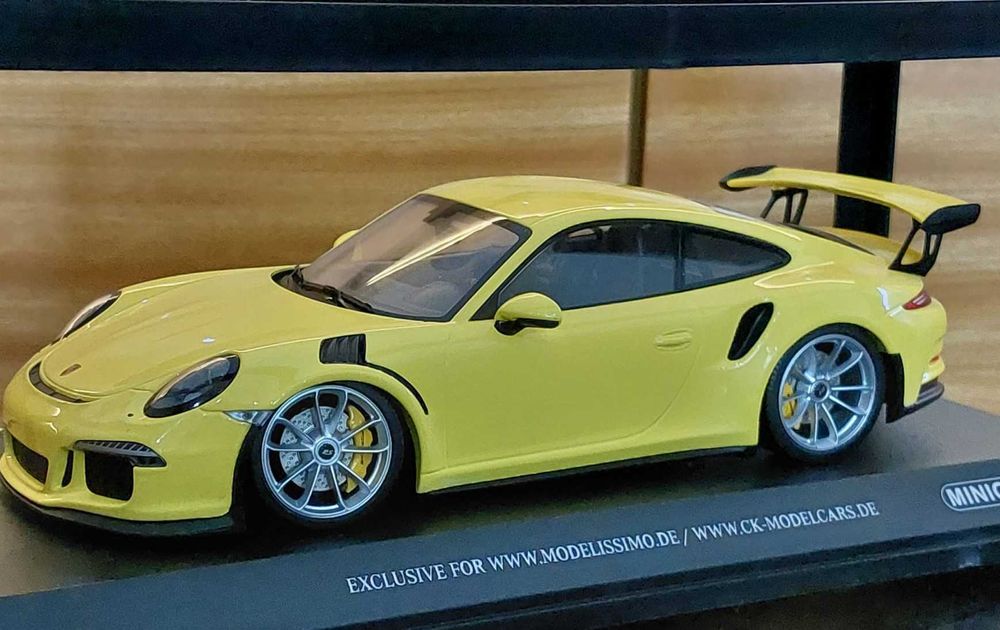 Porsche 911 (991) GT3 RS 2015 (amarelo) Minichamps 1:18
