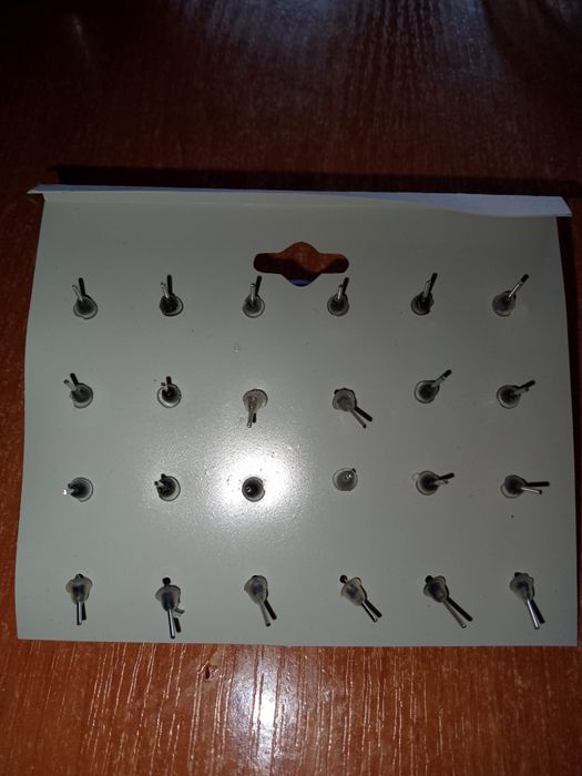 Kolczyki wkrętki czarne/nowe 2pary