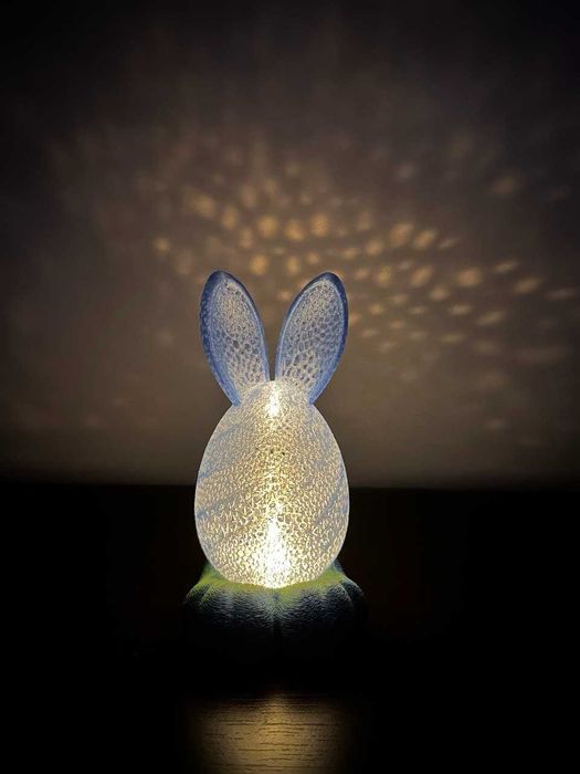 Ręcznie robiona lampka nocna LED – Zajączek Wielkanocny