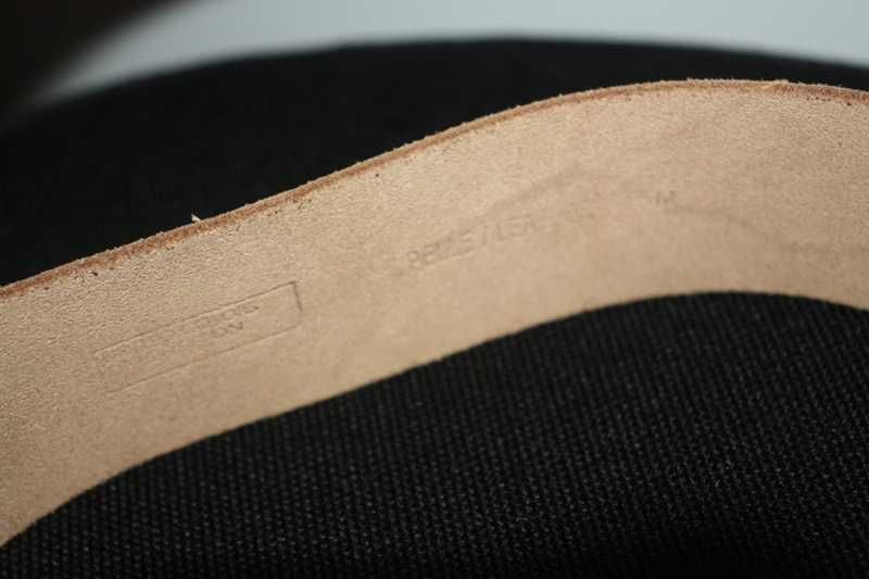 Cinto em pele com fivela oval da BENETTON T.M