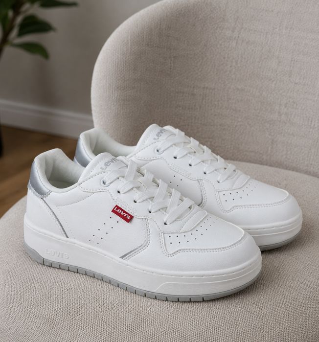 Білі кросівки Levi's Classic Trainers 39