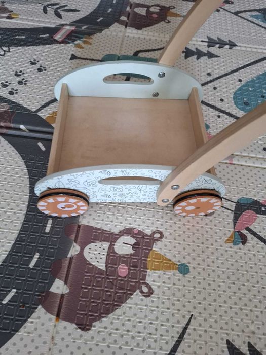 Wózek pchacz do nauki chodzenia