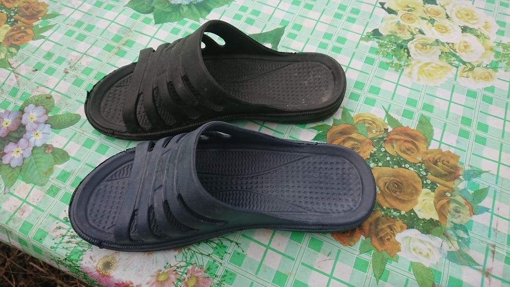 Тапочки пена 2 правых (даром)