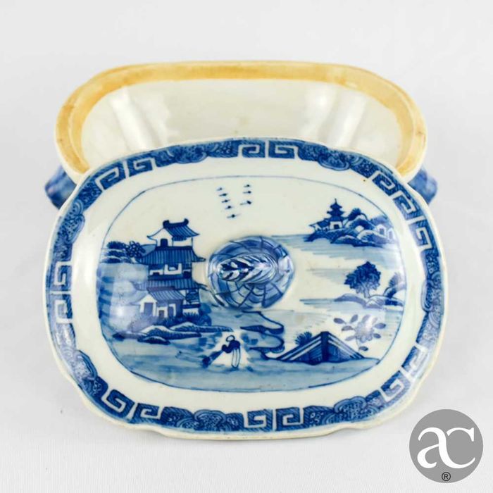 Pequena terrina porcelana da China período Qianlong, séc. XVIII