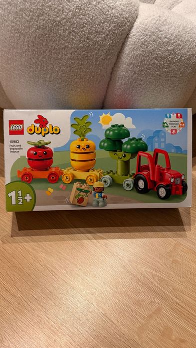 Klocki Lego Duplo traktor z owocami i warzywami