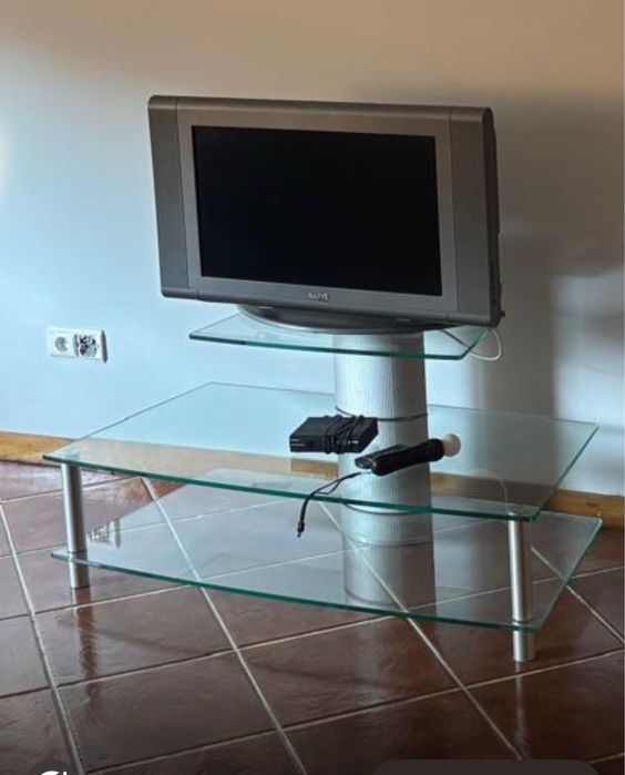 Movel para colocar tv em cima é em vidro