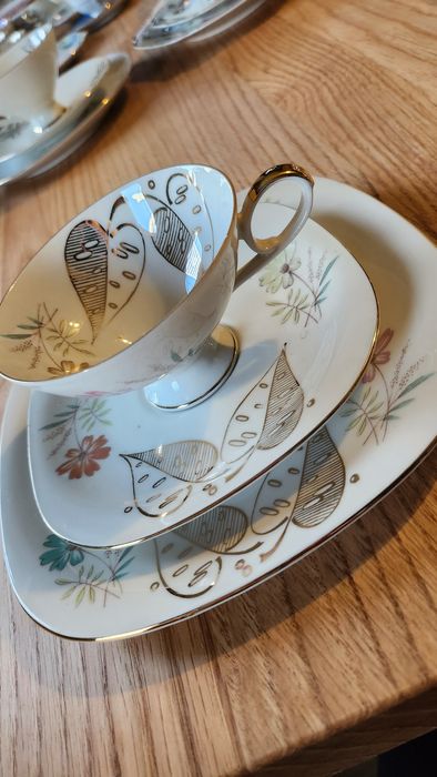 Porcelana , filiżanka + 2 talerzyki