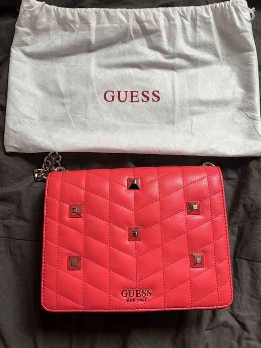 Сумка Guess на ланцюжку