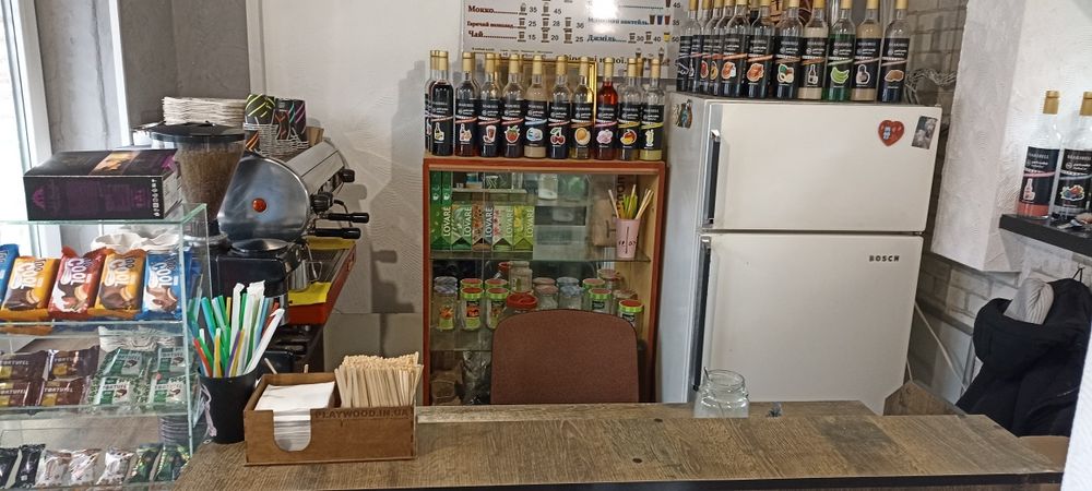 Продам робочу кавову точку з обладнанням та інвентарем, витратними