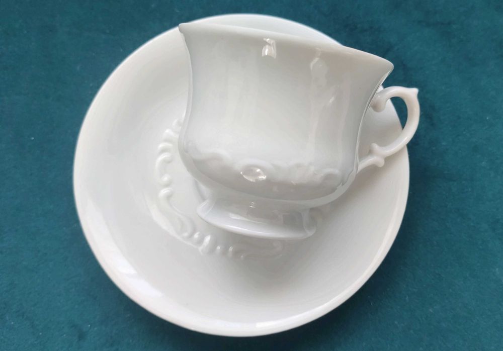 Stare, eleganckie filiżanki Ćmielów