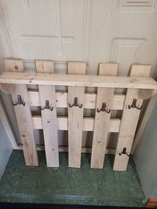 Вішалка з дерева