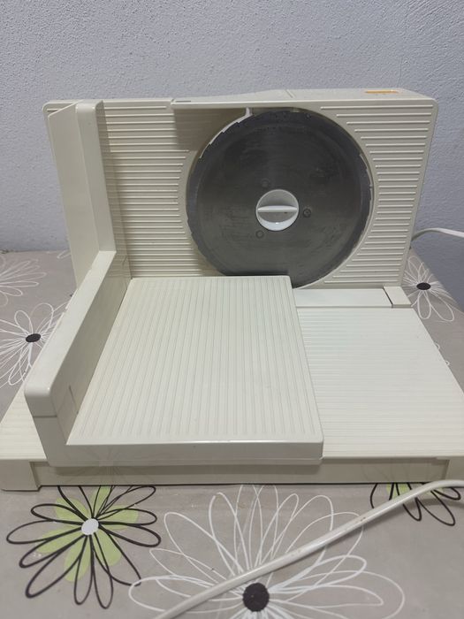 Maquina de cortar fiambre AEG