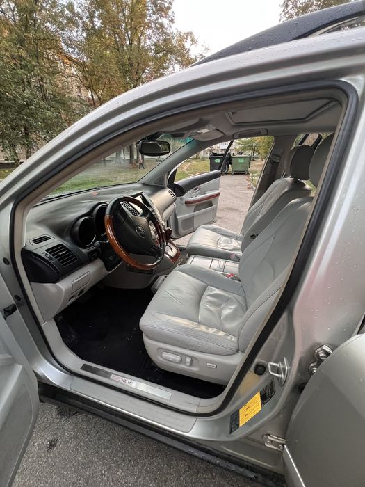 Машина Lexus RX350