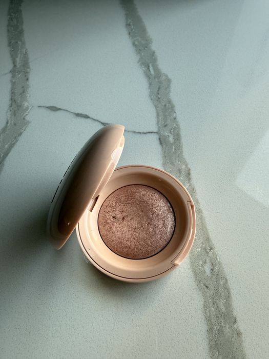 Хайлайтер Rare Beauty Positive Light Enlumineur Mesmerize