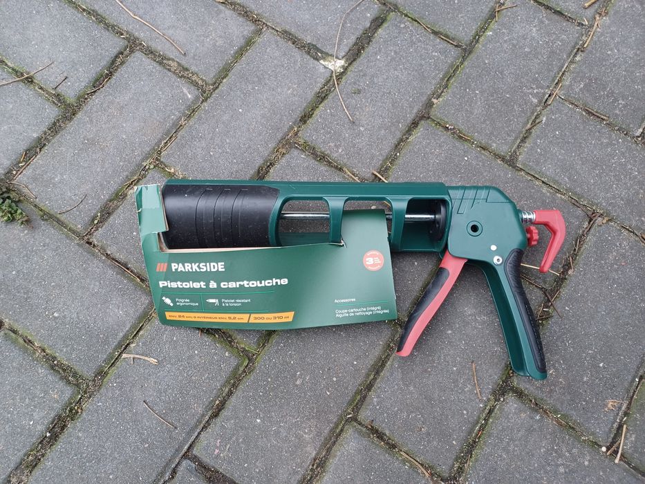 Pistolet do silikonu