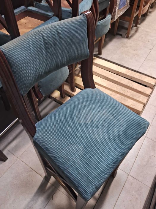 Стулья, стільці мякі барні