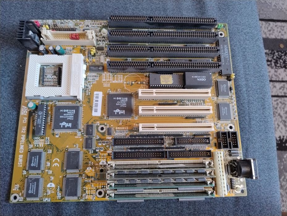 Płyta pod socket 7 (opis)