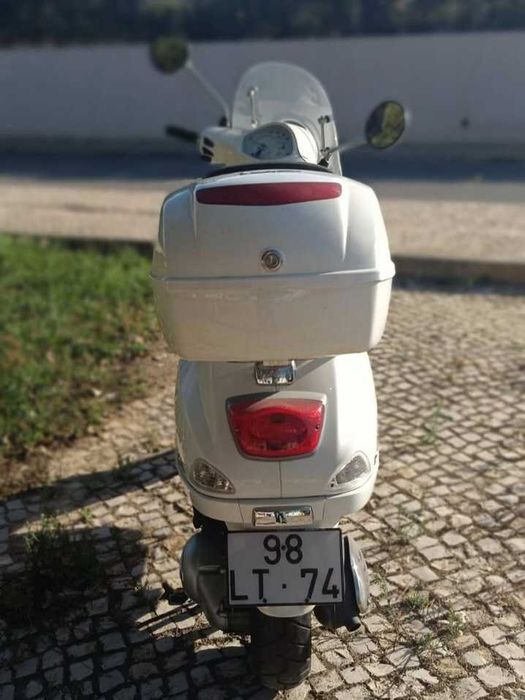 Vespa LX 125 I.E Branca