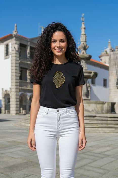 T-Shirt com o coração de Viana bordado à maquina