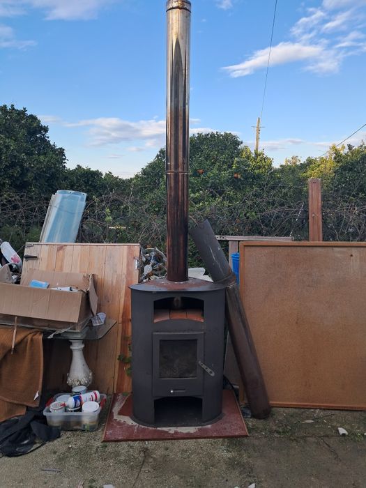 Salamandra e fogao em ferro com tubos em inox incluidos