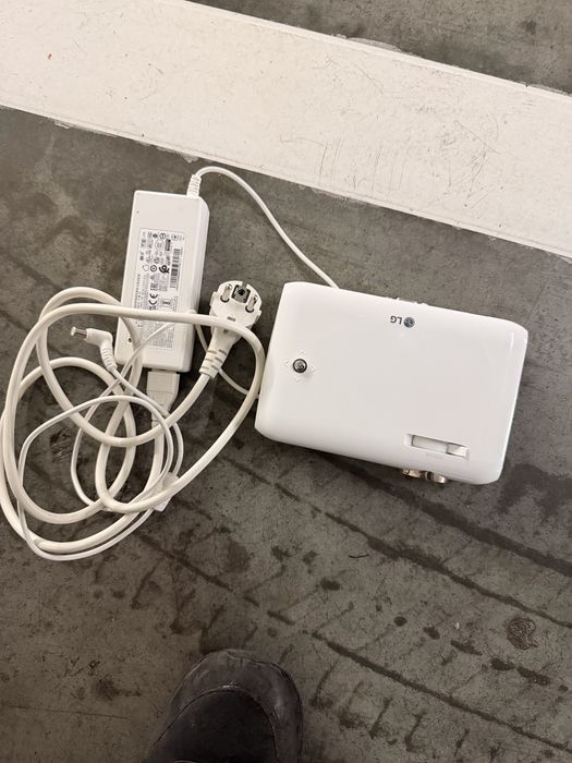 vendo projetor marca LG