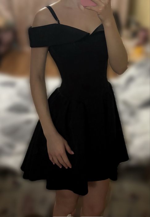 Платье нарядное,черное