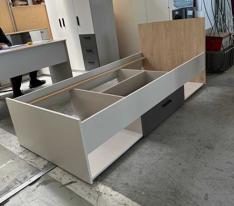 Zestaw mebli młodzieżowych - meble powystawowe