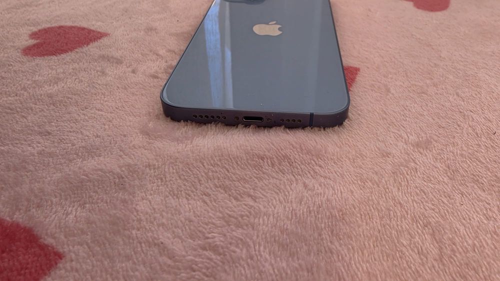 Vendo iPhone 14 Plus de 128 GB, na cor azul-claro