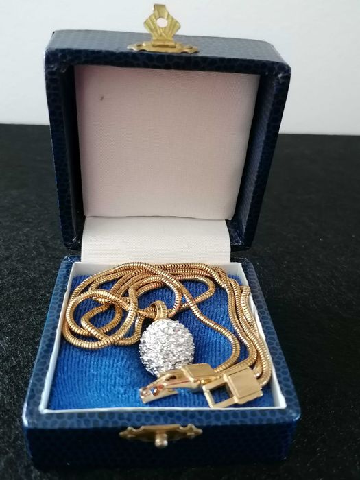 Colar e pendente com cristais tudo marca Swarovski