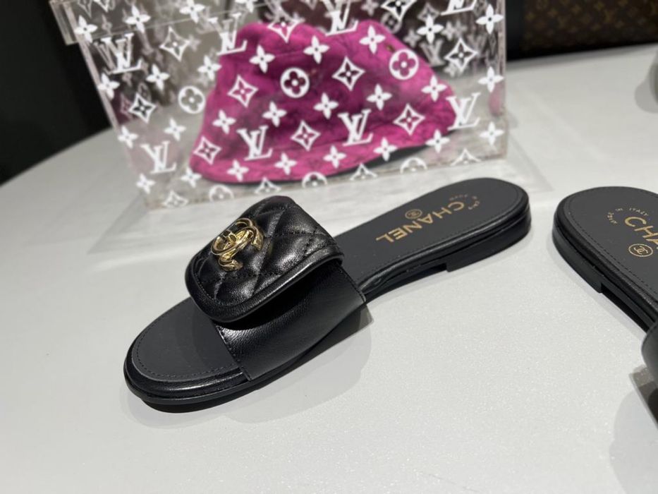 Klapki Chanel black leather