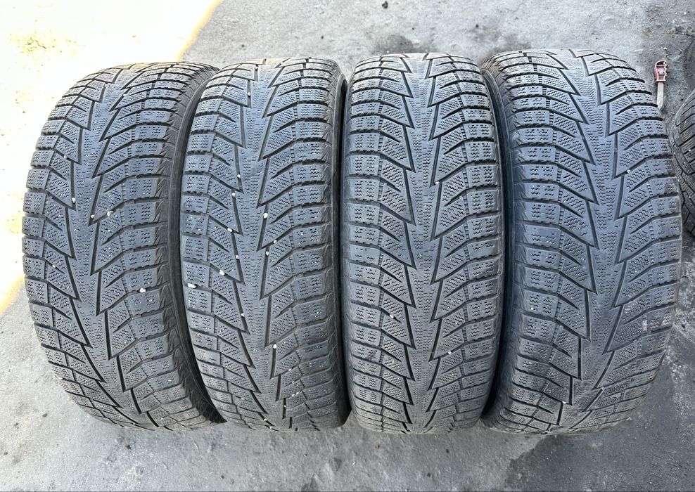 Шини 215 60 17 96T Hankook Winter I*Cept IZ2 комплект