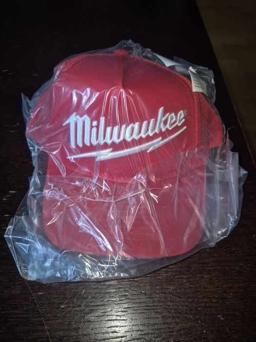 Czapka z daszkiem czerwona milwaukee