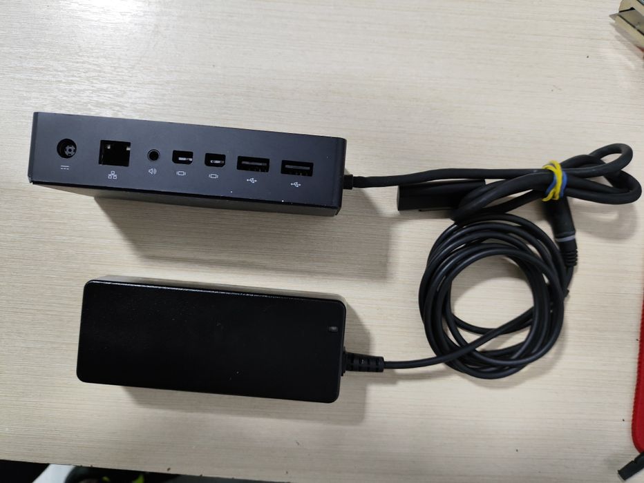 Док-станція Microsoft Surface Dock 1661 з новим блоком живлення