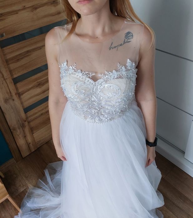 Suknia ślubna z pięknym gorsetem