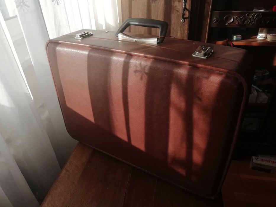 Walizka ze skaju z okresu PRL
