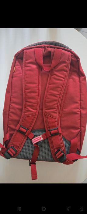 Mala cinzenta para PC e mochila vermelha para PC