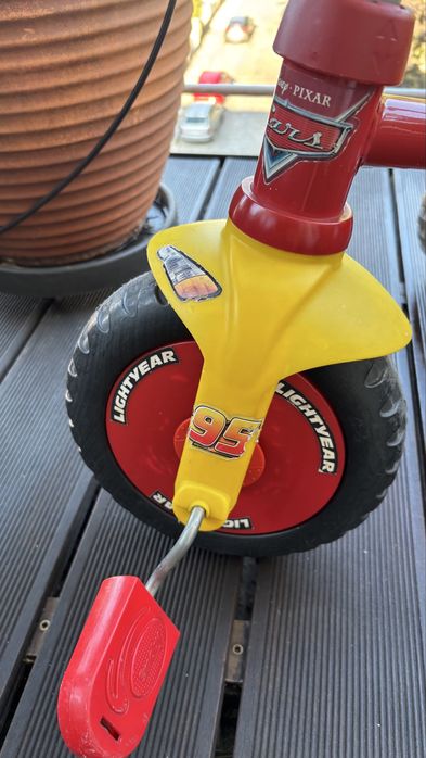Triciclo disney cars